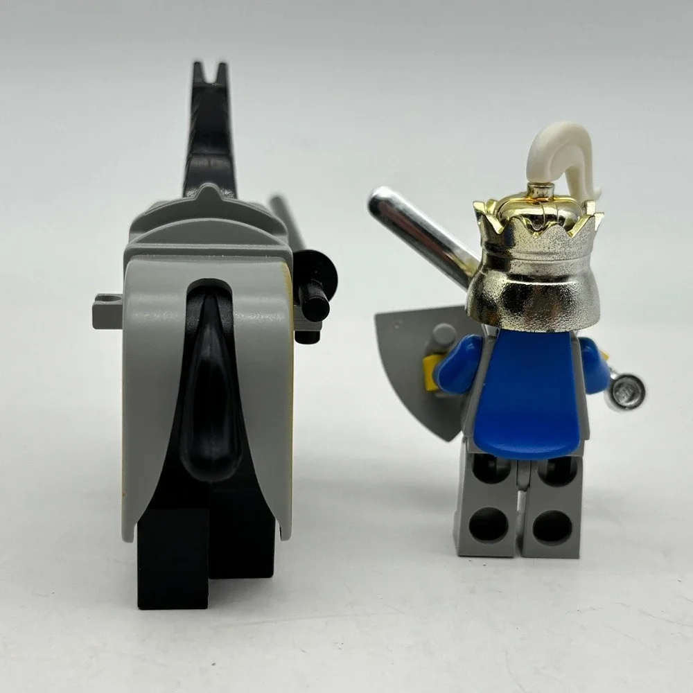 LEGO Castle Royal Knights King Leo Horse Rider Lion Shield Chrome Helmet Vintage
